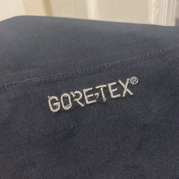 Women’s Marmot Gore-Tex Long Black Hooded Rain Jacket Size Medium - Picture 5 of 6